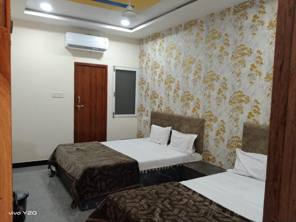 Hotel Somnath Inn อุจเจน ภายนอก รูปภาพ